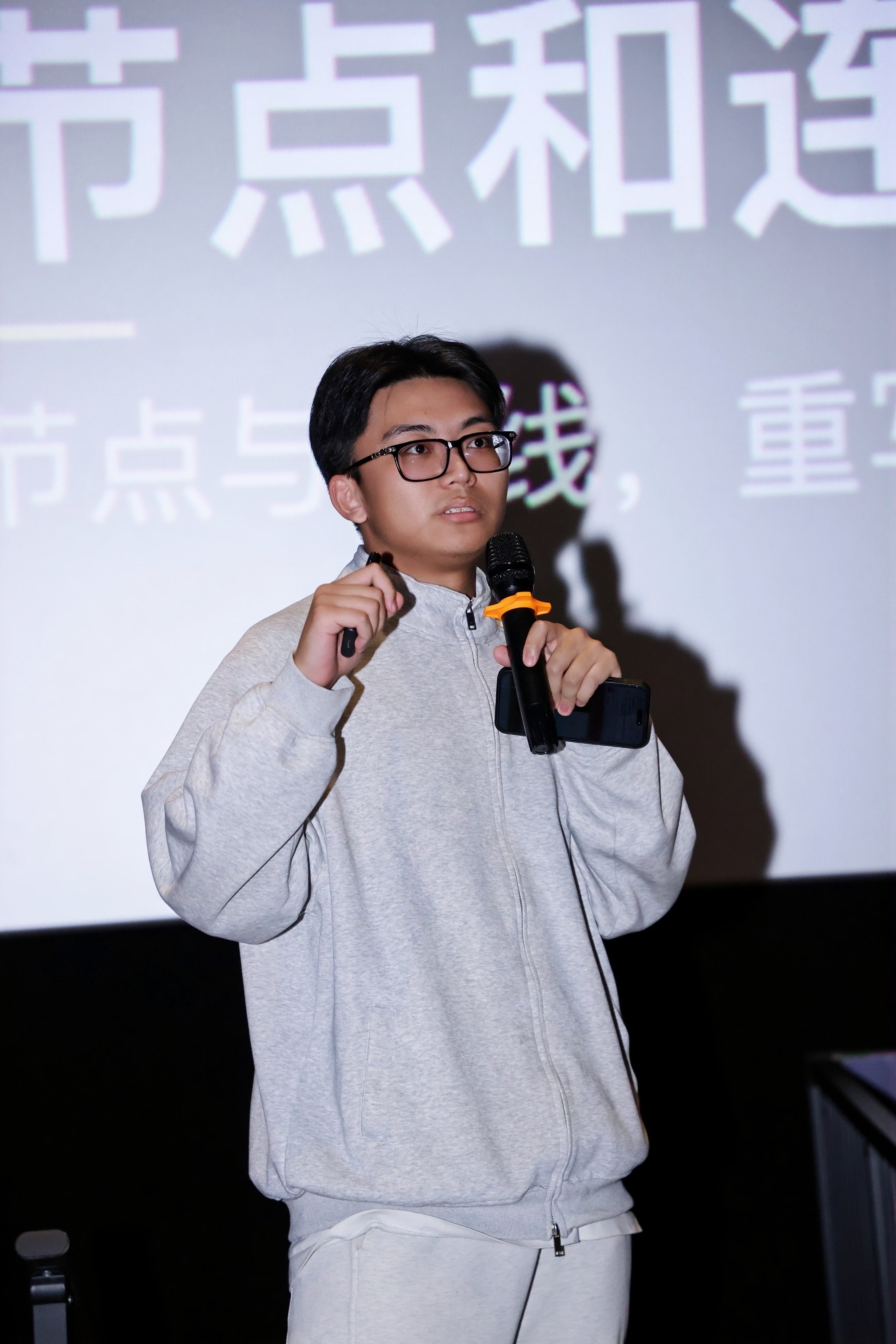 周珈亿.jpeg